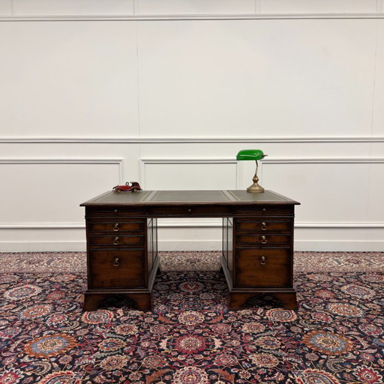 RAC Klassiek Engels Chesterfield Bureau – RAC Royal Antique Collection, Leather, Wood (photo 2 of 19)