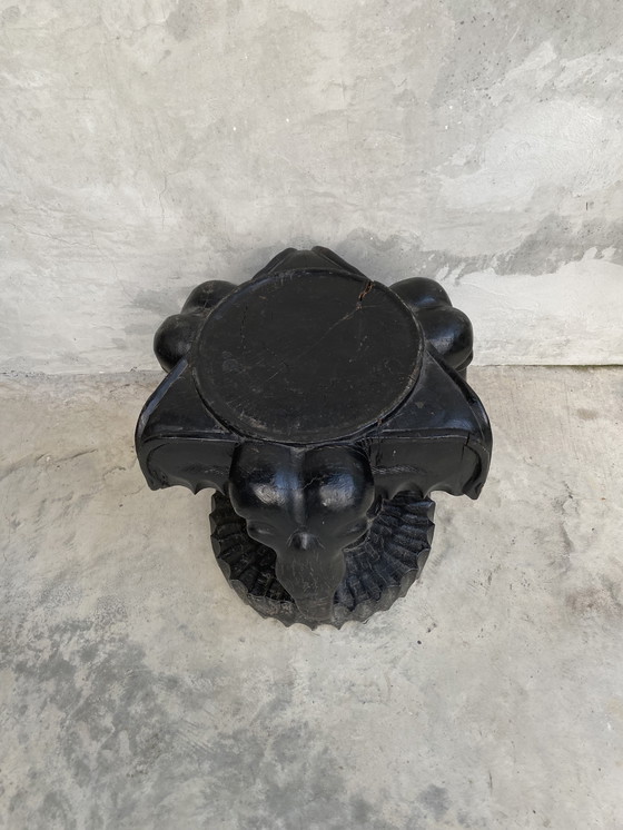 Image 1 of Heel oude hardhouten bijzettafel olifanten reliëf 