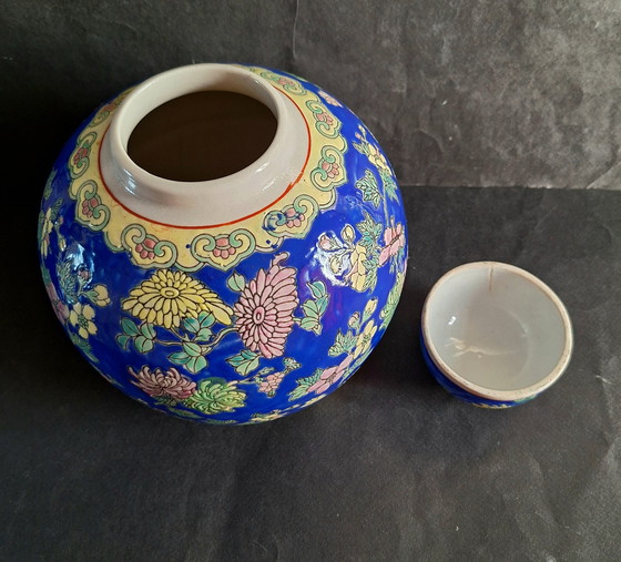 Image 1 of Grande vaso da zenzero cinese decorato in policromia con coperchio. Vintage.