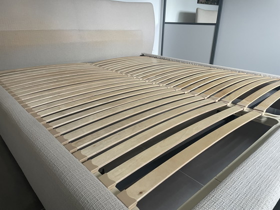 Image 1 of Molteni & Co bed van 180x200 cm met lattenbodem en matras