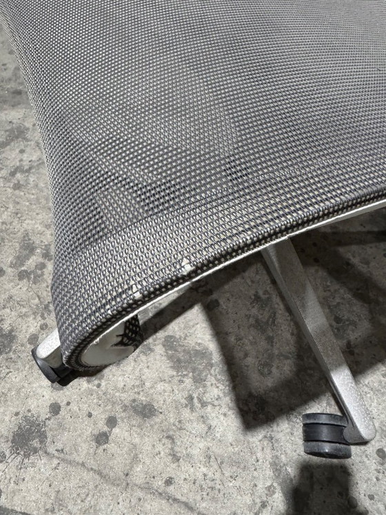 Image 1 of Chaises Herman Miller Setu Alpine d'occasion (40 disponibles)