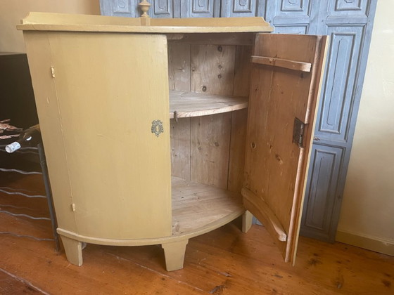 Image 1 of Eckschrank Küchenschrank aus dem 19. Jahrhundert mit gewölbten Türen