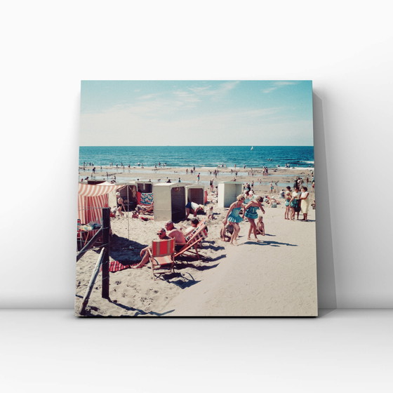 Image 1 of Bañistas Wijk aan Zee, 1960 | Mid Century Beach Photography