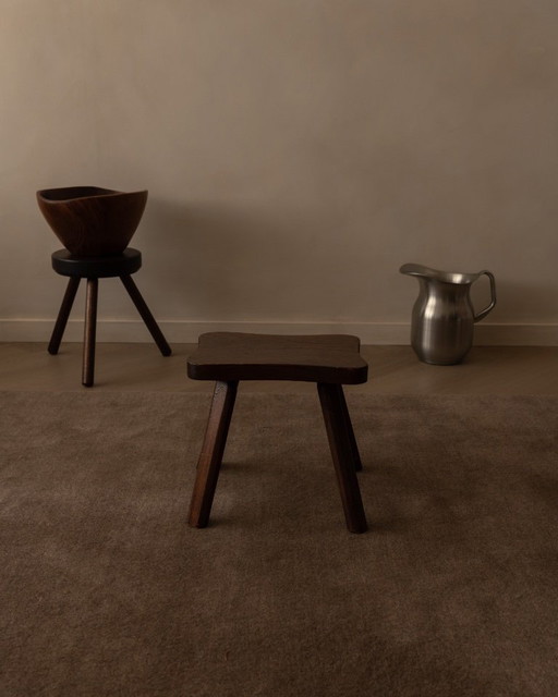 Sgabello vintage in legno dalla forma organica