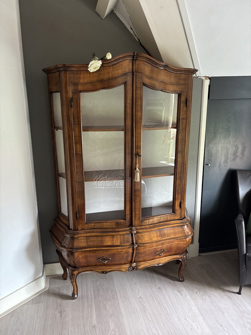 Elegante kast in perfecte staat.