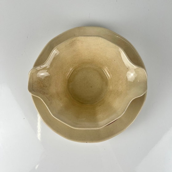 Image 1 of Salsiera di Sarreguemines con decorazione floreale, prima metà del XX secolo.