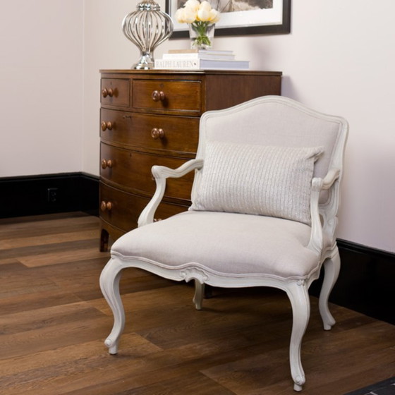 Image 1 of Cassettiera con frontale ad arco Eichholtz