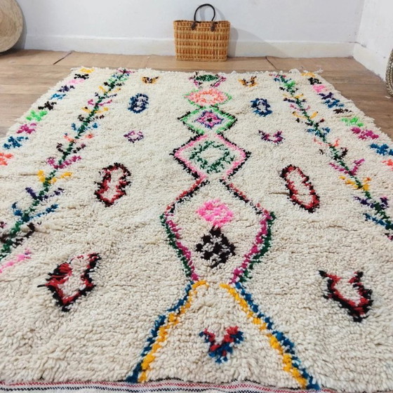Image 1 of Authentischer Azilal-Teppich – Handgewebt aus Naturwolle (226×164 cm)