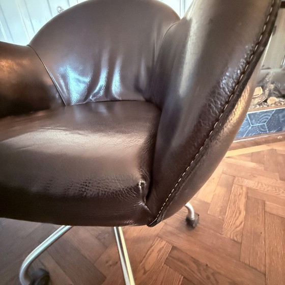 Image 1 of Label kuipstoeltje – leer – draaibaar – op wielen