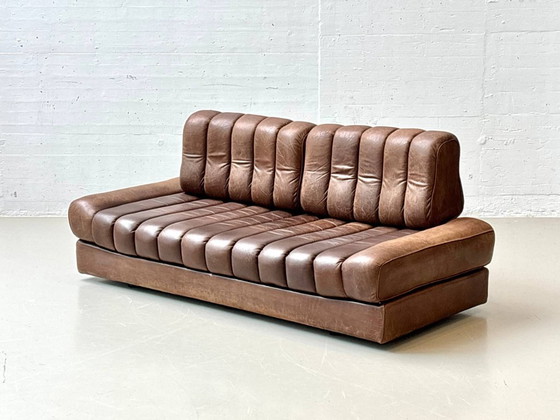 Image 1 of Sofá cama DS-85, un modelo emblemático de De Sede, color marrón coñac, Suiza, década de 1960.