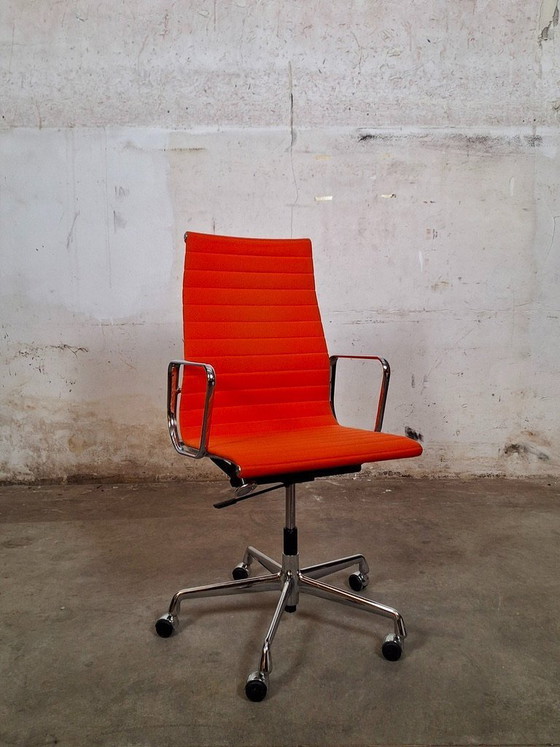 Image 1 of Vitra EA 119 in hautfarbenem Orange auf Rollen