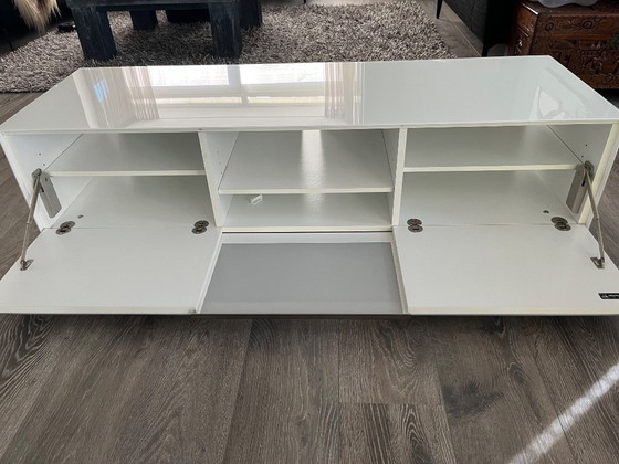 Image 1 of Munari design TV-meubel – wit met glasafwerking – 150 cm – verrijdbaar