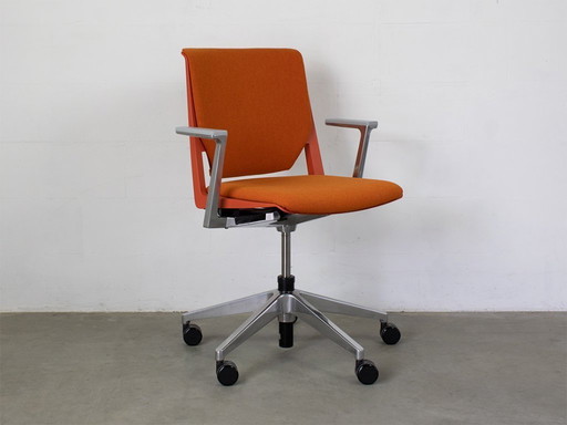 Chaise de bureau Haworth Very conçue par Nicolai Czumaj-Bront et Michael Welsh.