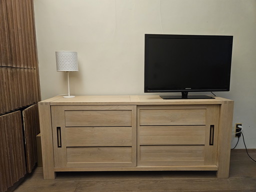 Lage living kast