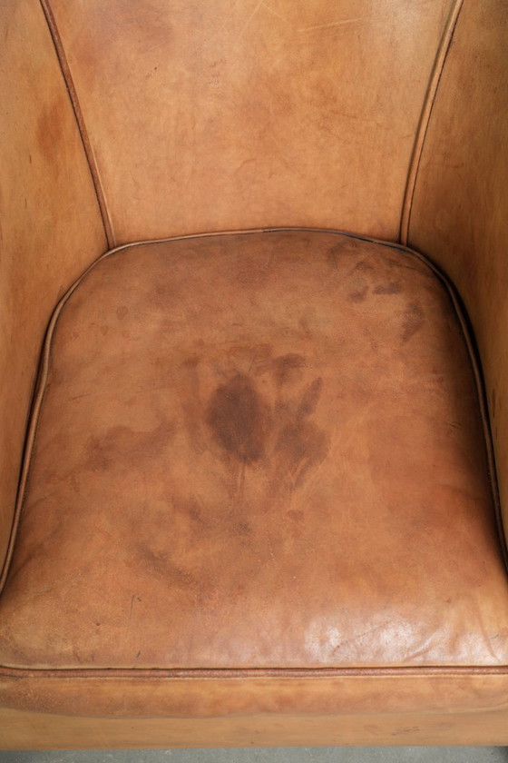 Charaktervoller Club-Sessel aus Schafsleder in hellem Cognac, mit Ziernägeln verziert – Leather (photo 6 of 13)