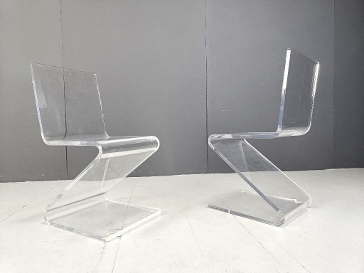 Paire de chaises en plexiglas à motif zigzag, années 1970 – eetkamerstoelen