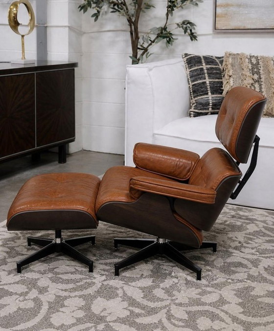 Image 1 of Moderner Lounge-Sessel aus Holz und Leder mit passendem Hocker – Premium-Leder in Braun, Walnussholz