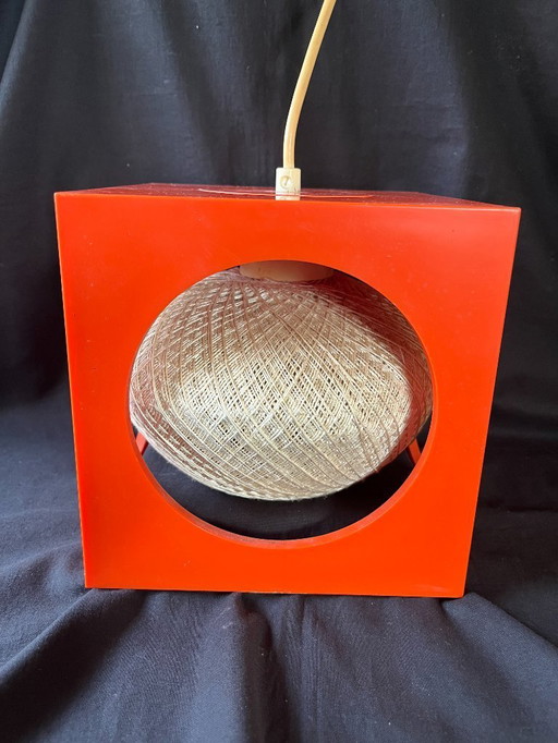 Suspension cube vintage, design futuriste Richard Essig, cube pop art rouge des années 70