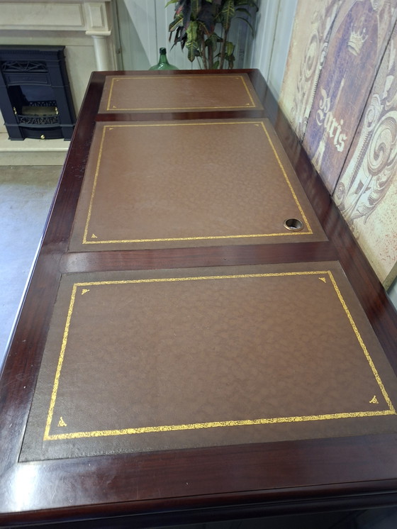 Image 1 of Large classic desk, writing table, with leather inlay, light signs of use, dimensions: 200x90cm and 84cm high.