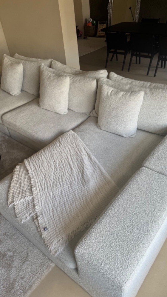 Image 1 of Divano Richmond in bouclé color bianco sporco con zona relax – elegante e spazioso