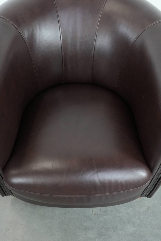 Image 1 of In zeer goede staat verkerende rundleren clubfauteuil in Engelse stijl