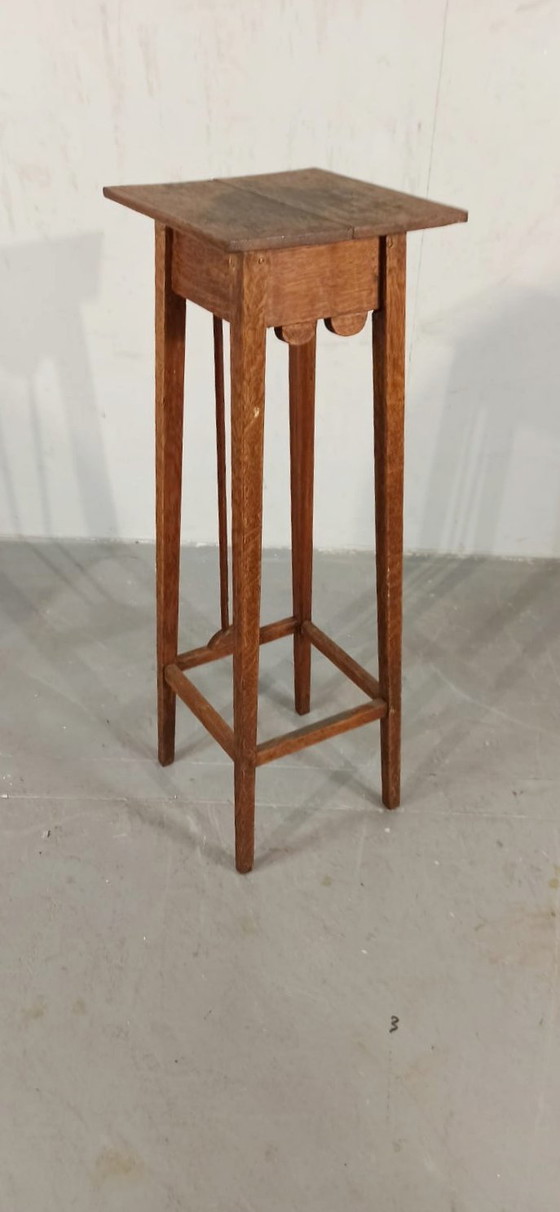 Image 1 of Vintage Arts and Crafts houten plantenstandaard