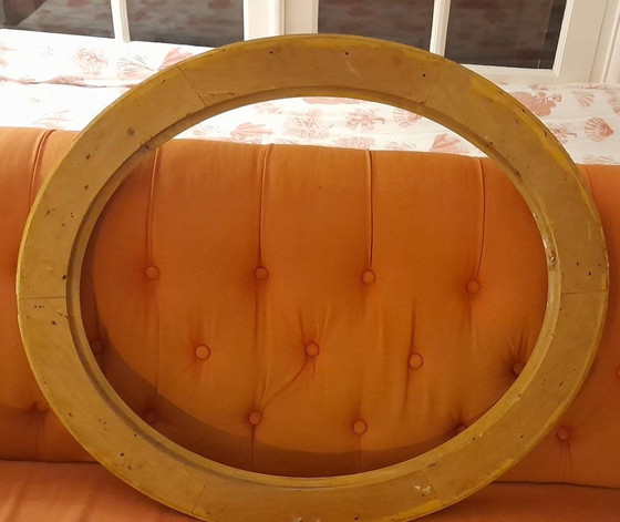 Image 1 of Cornice ovale dorata