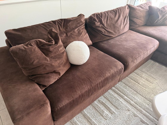 Geräumiges Ecksofa aus schokoladenbraunem Samt mit Chaiselongue – 3-5 Sitzer Sofas, Velvet, Plastic (photo 7 of 10)