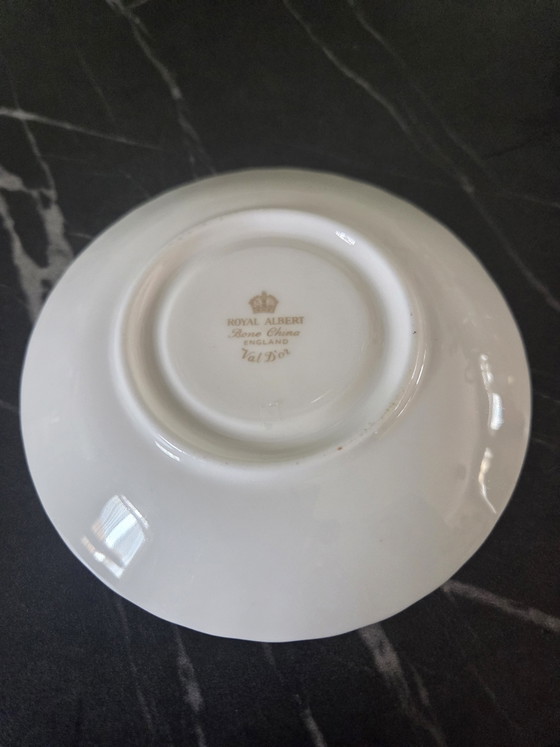 Image 1 of Royal Albert Val dor Tassen und Untertassen