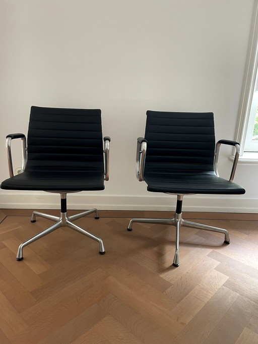2 x Vitra EA 107 Chair