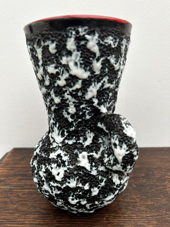 Image 1 of Vase à Oreilles Fat Lava Intérieur rouge - Attribué Vallauris H 21 cm