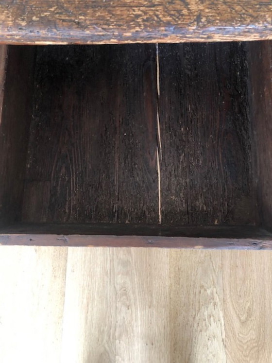 Image 1 of À vendre, table espagnole du XVIIIe siècle avec tiroir et compartiment de rangement supplémentaire