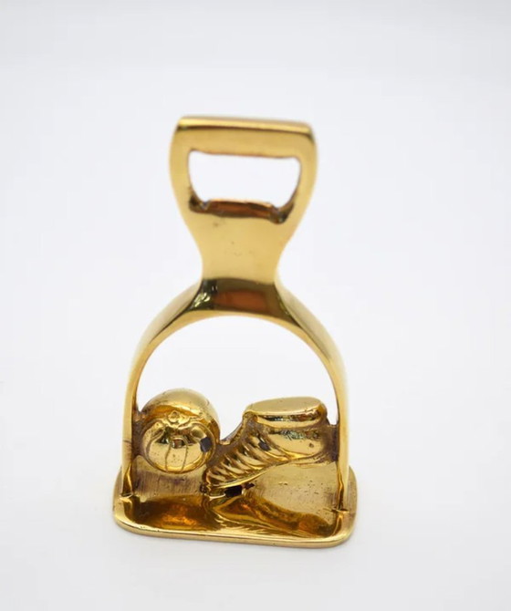 Image 1 of Apribottiglie vintage in ottone a forma di pallone da calcio: regalo perfetto per articoli sportivi da bar