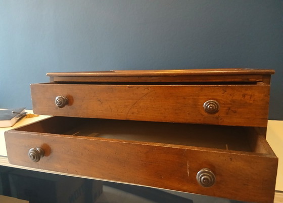 Image 1 of Cassettiera con 2 cassetti in legno di mogano