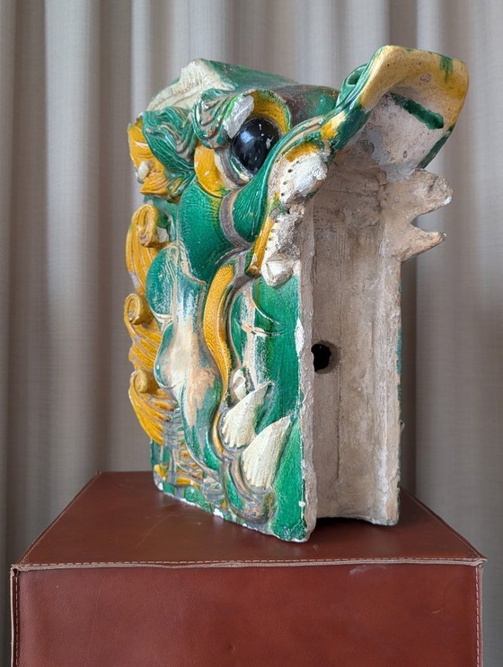 Image 1 of Ein Paar mit Sancai-Glasur verzierte „Drachen-Chiwen“-Dachornamente – Ming-Dynastie