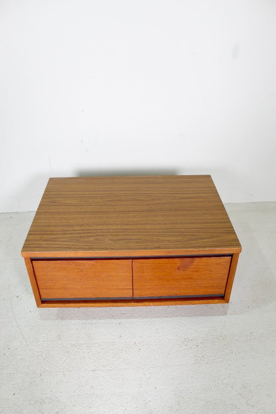 Image 1 of Ensemble vintage d'armoires suspendues