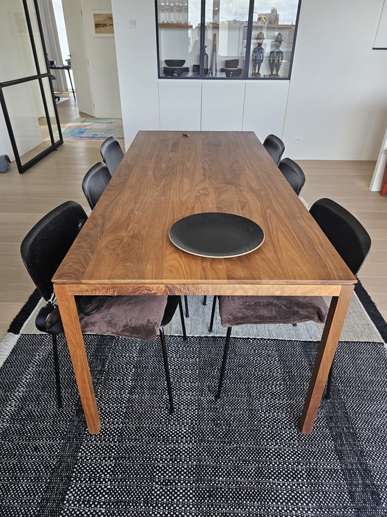 Image 1 of Table Mistral
