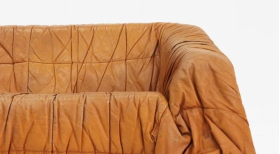 Image 1 of Divano Piumino in pelle cognac di Jonathan De Pas, anni '70