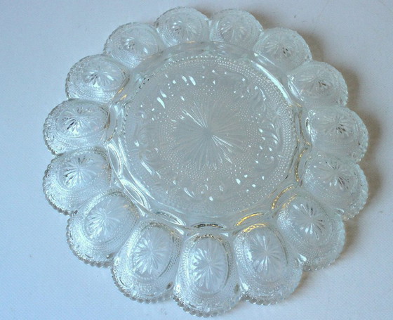 Image 1 of Plato grande antiguo para huevos, de vidrio prensado - años 20/30