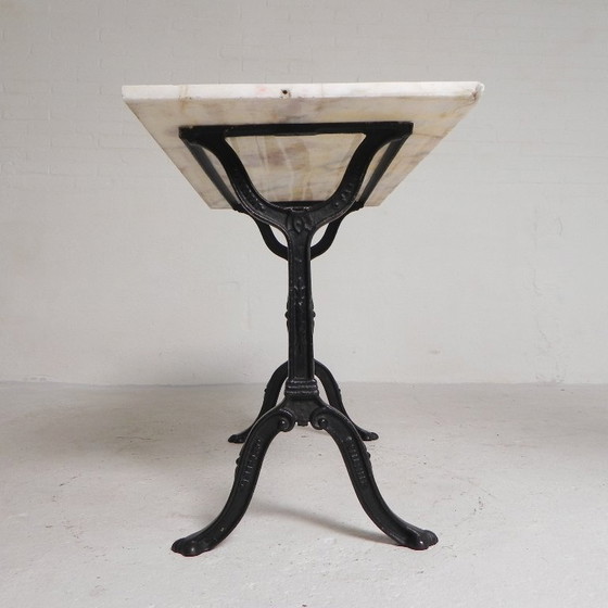 Image 1 of Table de bistrot avec plateau en marbre sur piètement en fonte, PARIS, années 1930