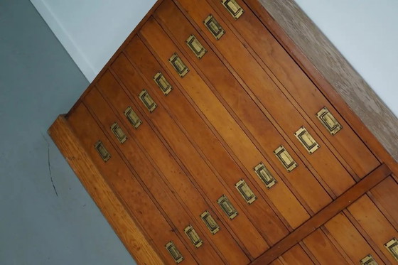 Image 1 of Mobiletto da farmacia/armadietto da disegno inglese in pino silvestre, inizio XX secolo