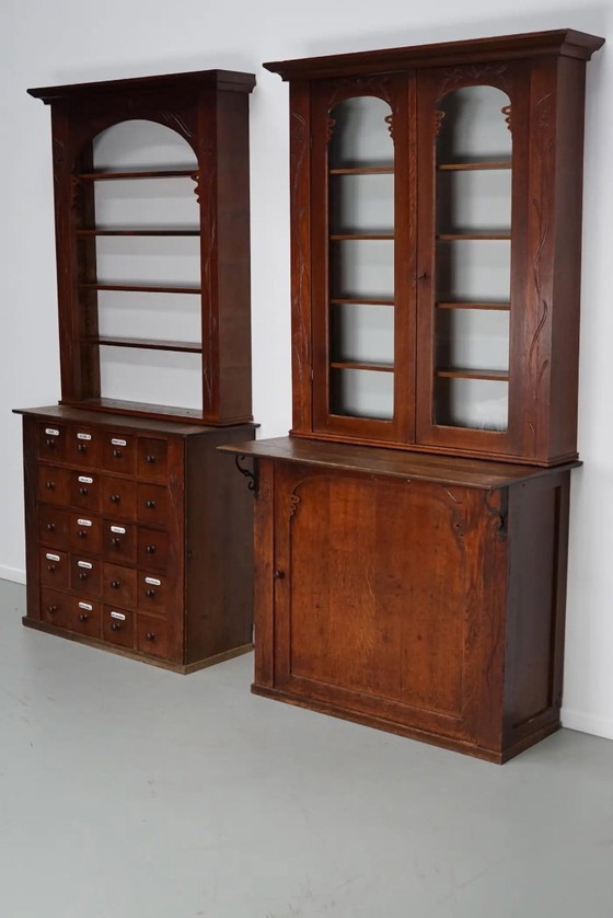 Image 1 of Coppia di vetrine/armadietti da farmacia antichi in rovere olandese in stile Art Nouveau, ca. 1904