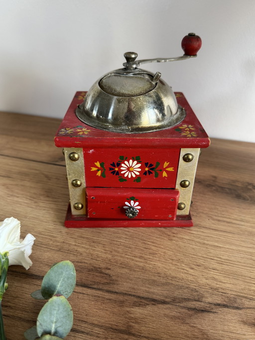 Originele vintage koffiemolen met bloemenmotief