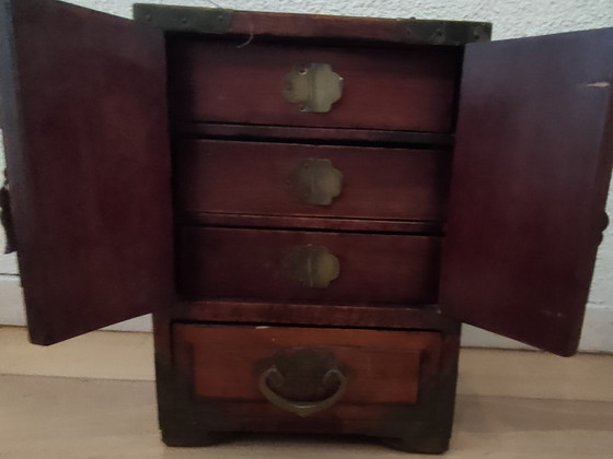 Joyero chino antiguo – Madera de palisandro y paneles de jade tallados a mano – Objetos decorativos, Brass (photo 3 of 12)