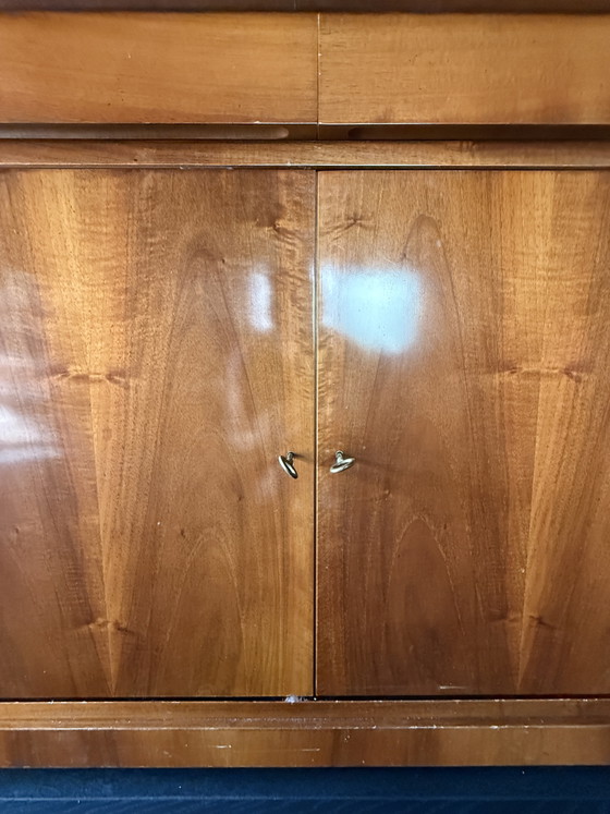 Image 1 of Elegante verfijnde Italiaanse buffetkast van uitmuntende kwaliteit