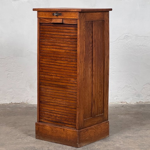 Eikenhouten Tambourvoorkast in de stijl van Károly Lingel, jaren 30