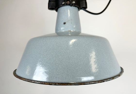 Image 1 of Industrielle Fabriklampe aus grauem Emaille mit gusseisernem Aufsatz, 1960er Jahre