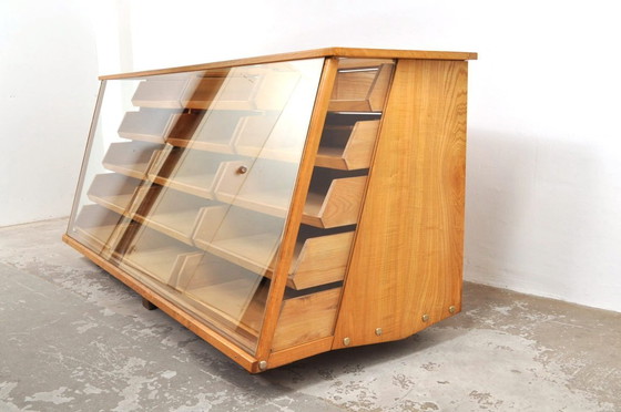 Image 1 of Vetrina/bancone da negozio in rovere stile Art Déco, anni '30