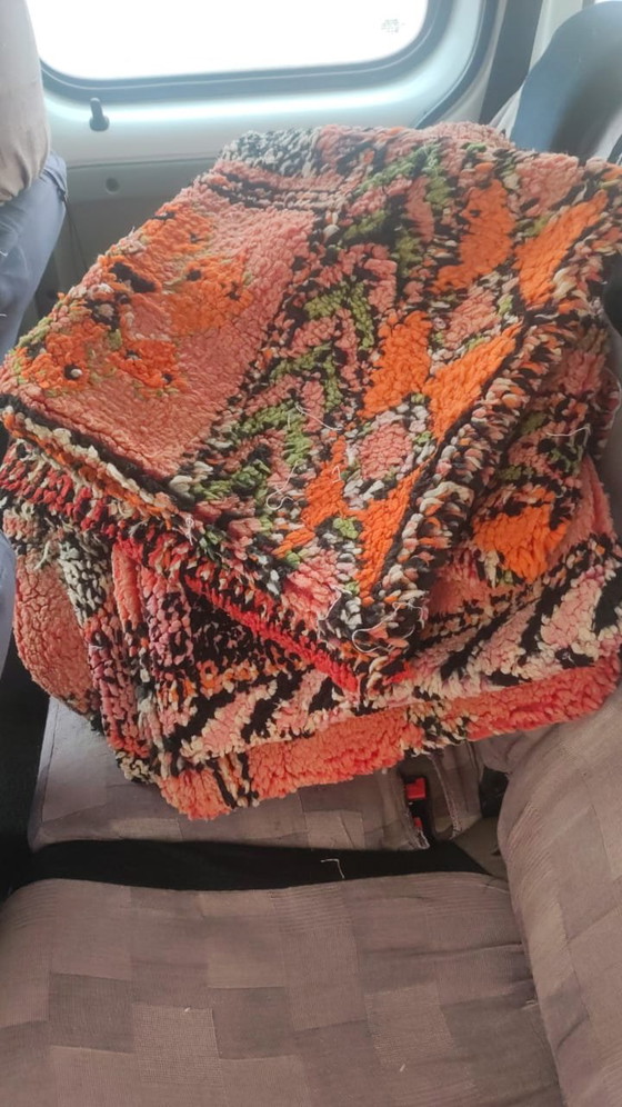Image 1 of Handgemaakte poefs van vintage Marokkaanse tapijten – €120 per stuk
