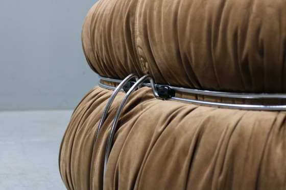 Image 1 of Loungefauteuil en voetenbank van Afra & Tobia Scarpa voor Cassina, jaren 70.